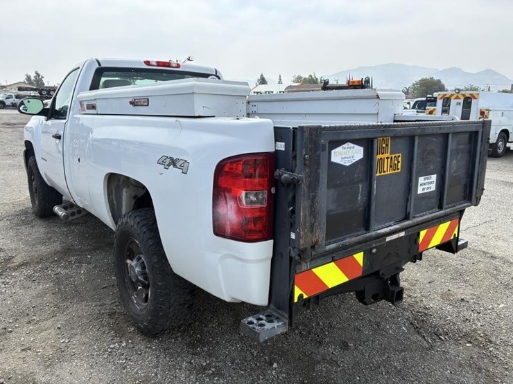 2011-chevrolet-2500-image-4