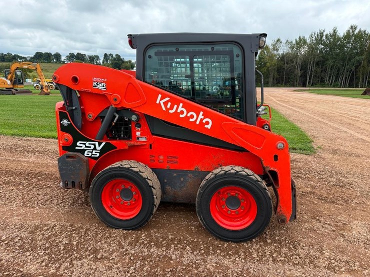 2023-kubota-ssv65-image-3
