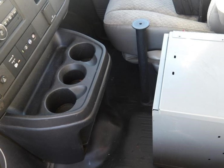 2017-utility-van-image-18