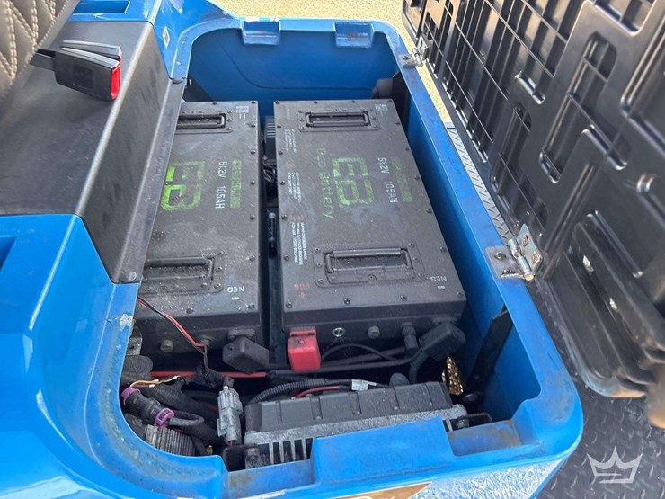 2024-vivid-ev-6-person-electric-cart-image-16