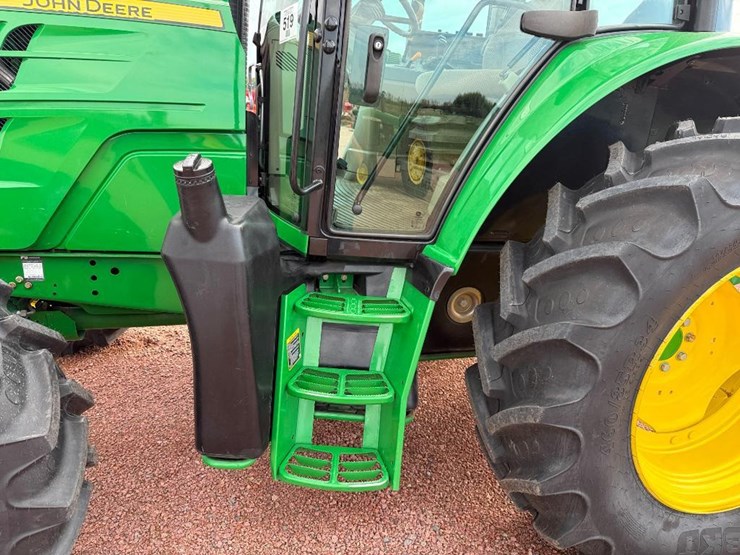john-deere-6105m-image-11