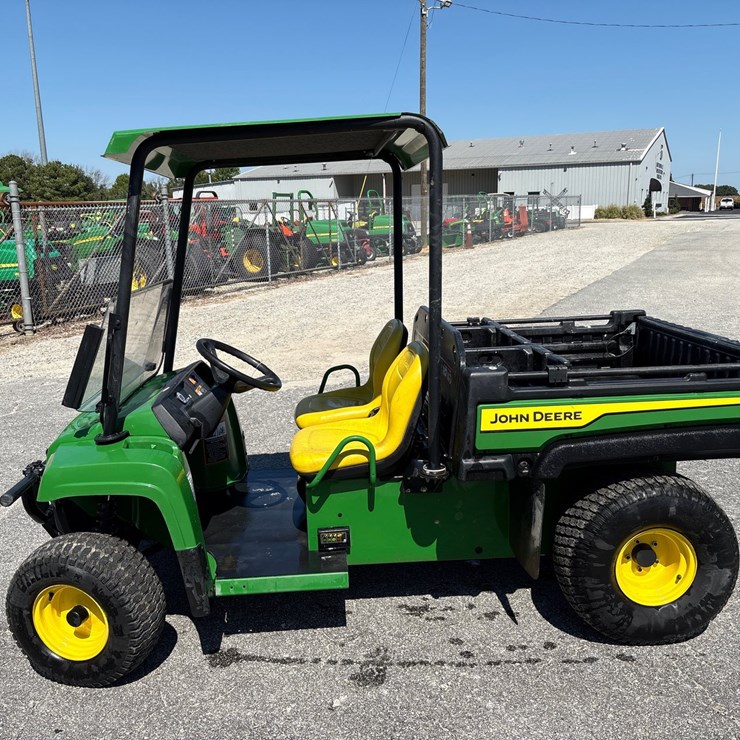 JOHN DEERE GATOR