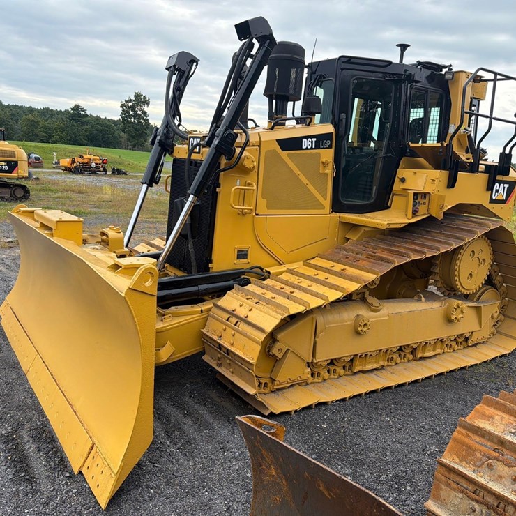 CATERPILLAR D6T LGP