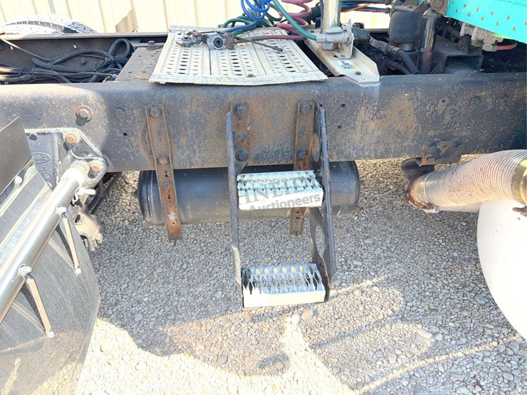 2003-peterbilt-378-image-25