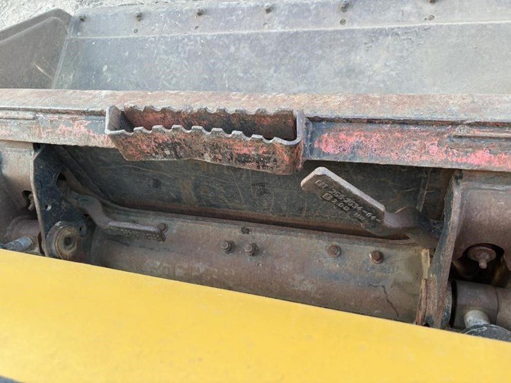 caterpillar-257b2-image-13