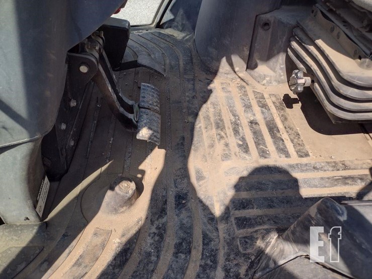 2010-deere-310sj-image-17