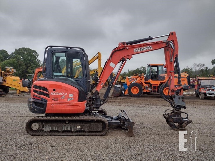2016-kubota-kx040-4-image-3