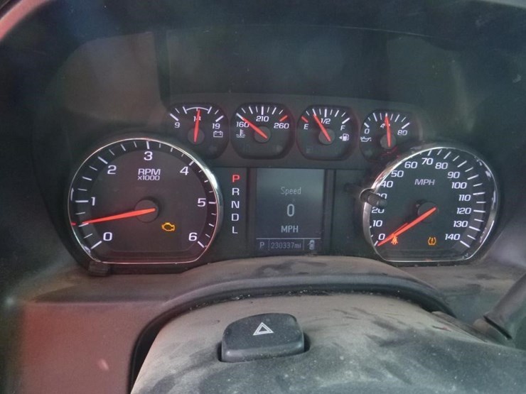 2018-chevrolet-1500-image-12
