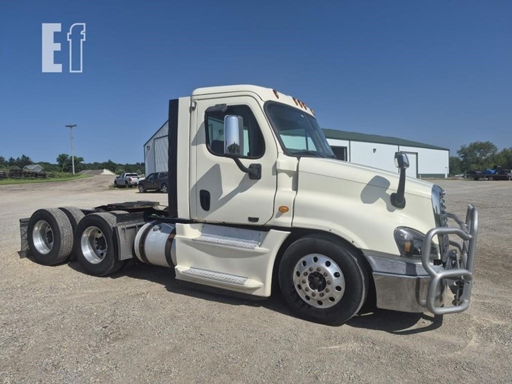 2013-freightliner-cascadia-125-image-4