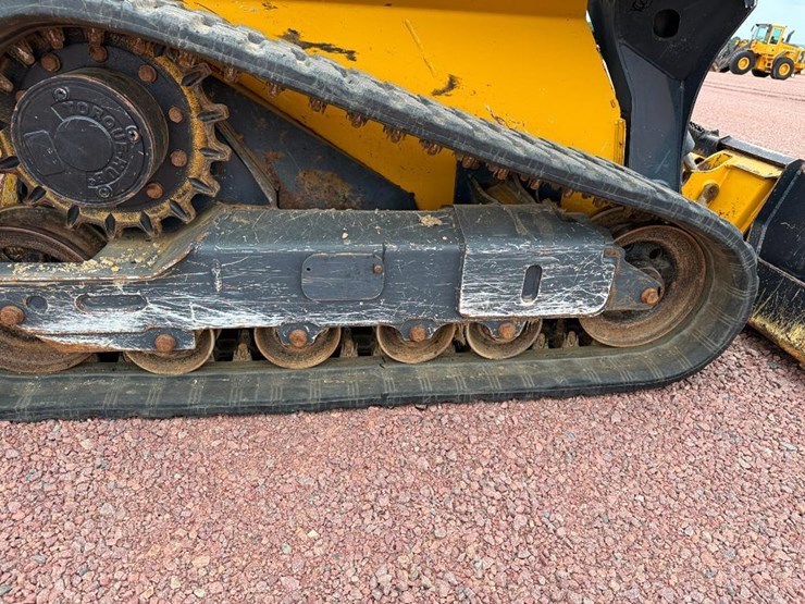 2020-deere-325g-image-23