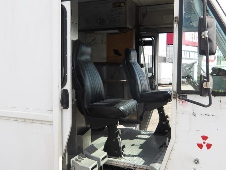 2002-workhorse-p42-image-23