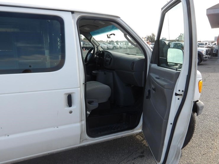 2005-ford-e350-image-10