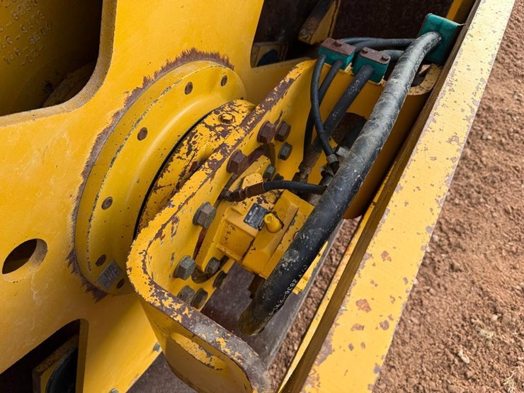 caterpillar-cs-563e-image-24