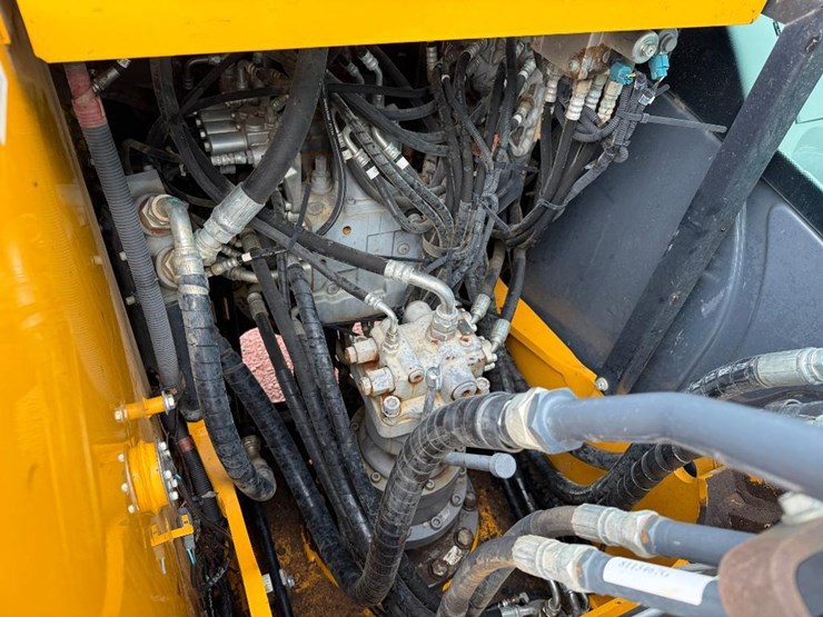 deere-130g-image-40