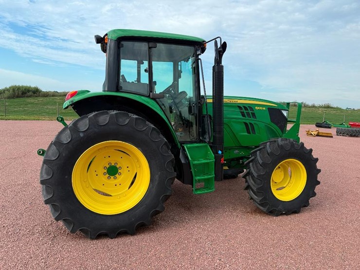 john-deere-6105m-image-4