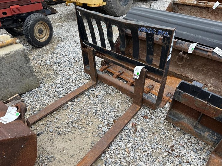 versatech-42"-skid-steer-pallet-fork-image-1