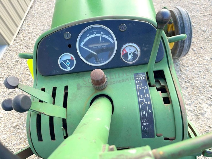 john-deere-4010-image-38
