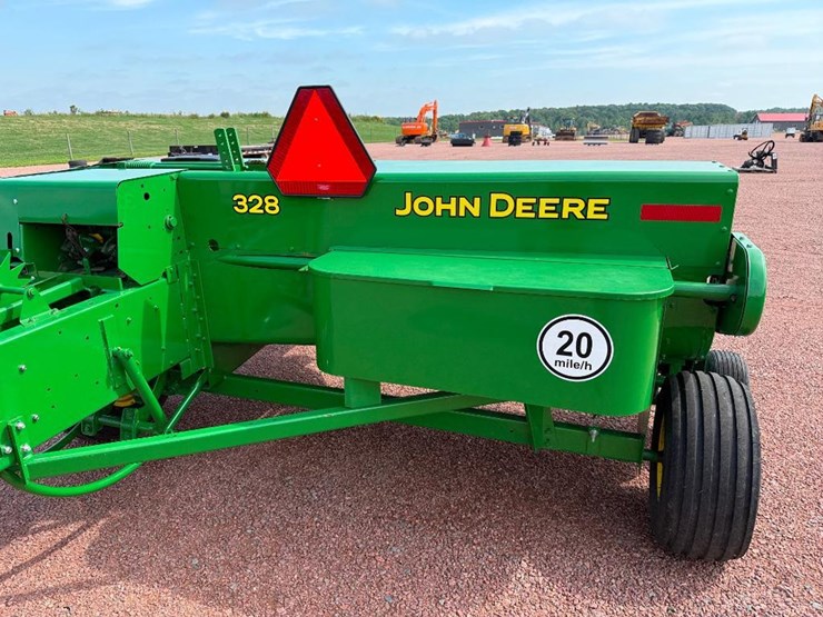 2022-john-deere-328-image-19