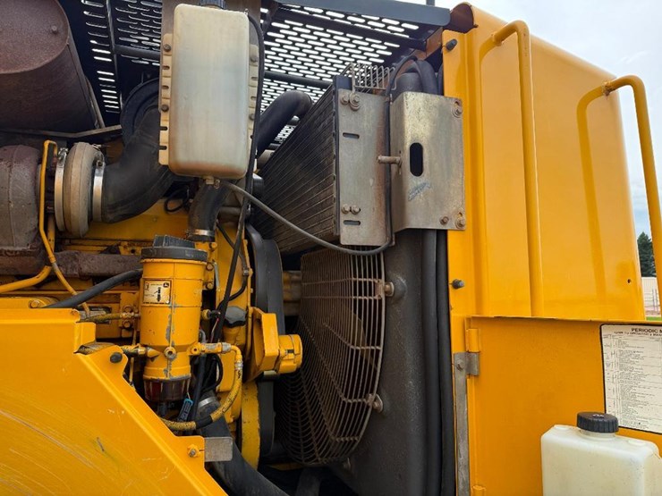 2005-deere-744j-image-39