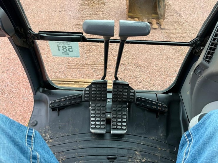 deere-130g-image-56