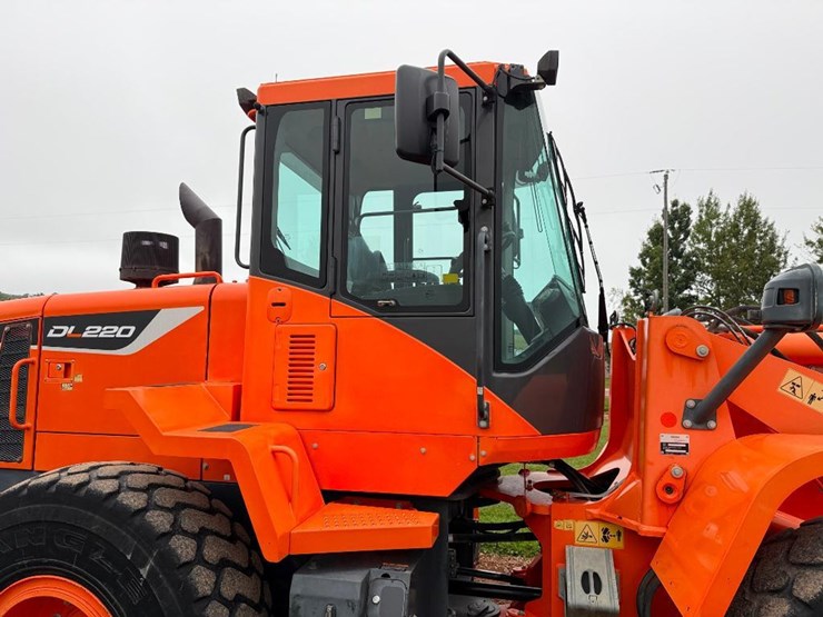 2017-doosan-dl250-5-image-12