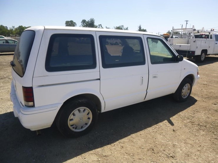 1993-dodge-caravan-image-4