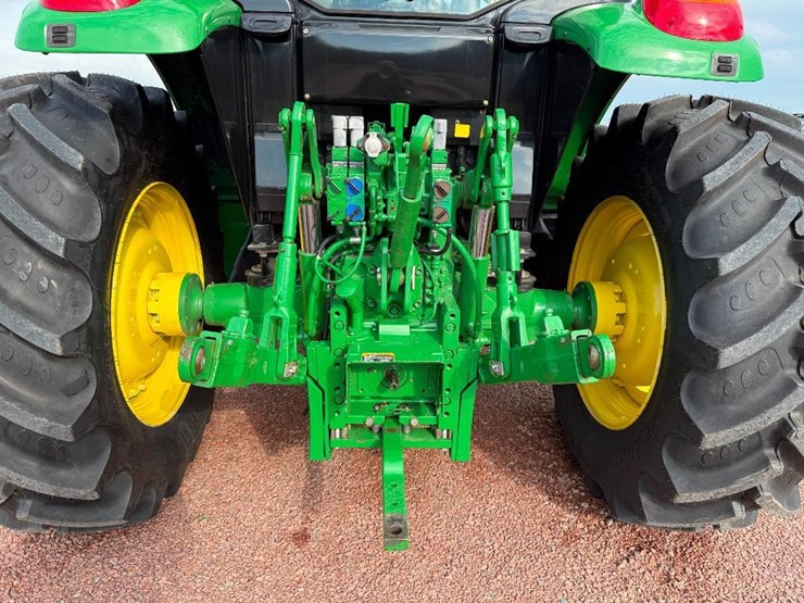 john-deere-6105m-image-37
