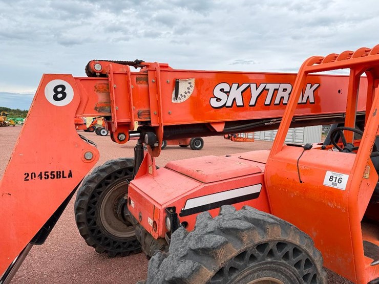 2015-sky-trak-8042-image-21