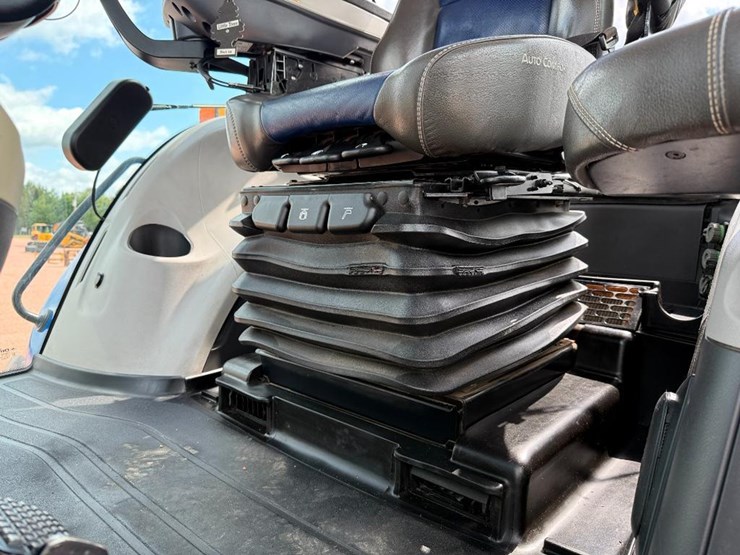 new-holland-t8.320-image-62