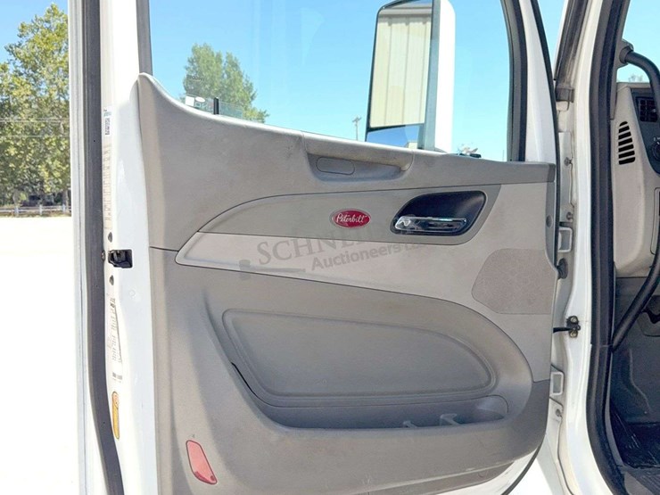 2020-peterbilt-579-image-65