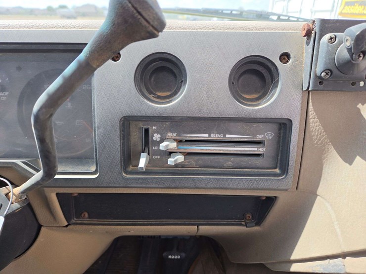 1993-gmc-3500-image-25