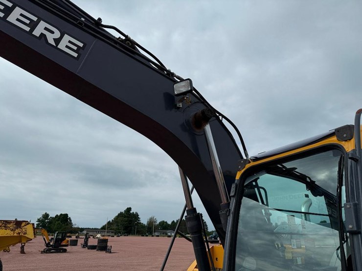 deere-130g-image-37