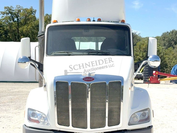 2018-peterbilt-579-image-8