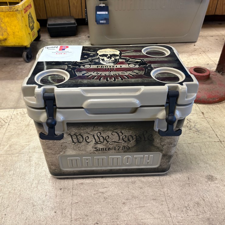 UNUSED Mammoth 30qt cooler