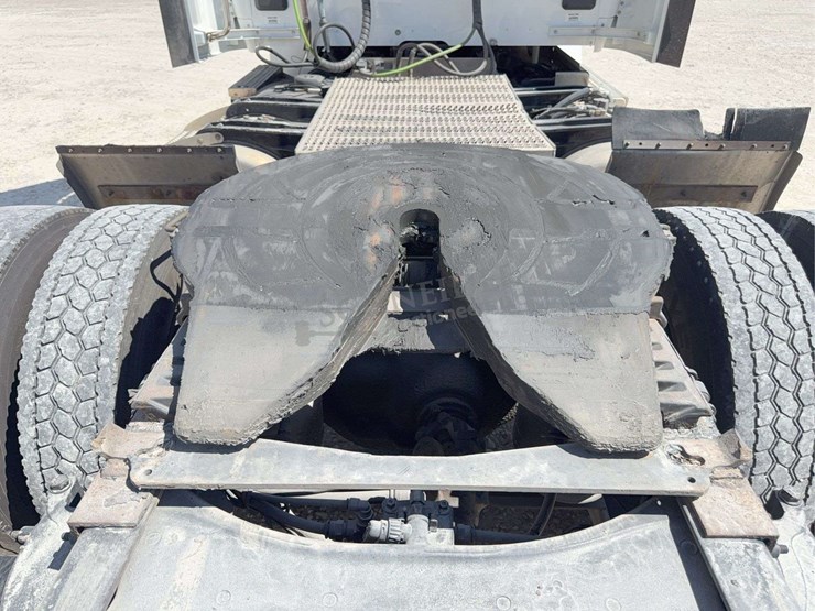2020-peterbilt-579-image-32