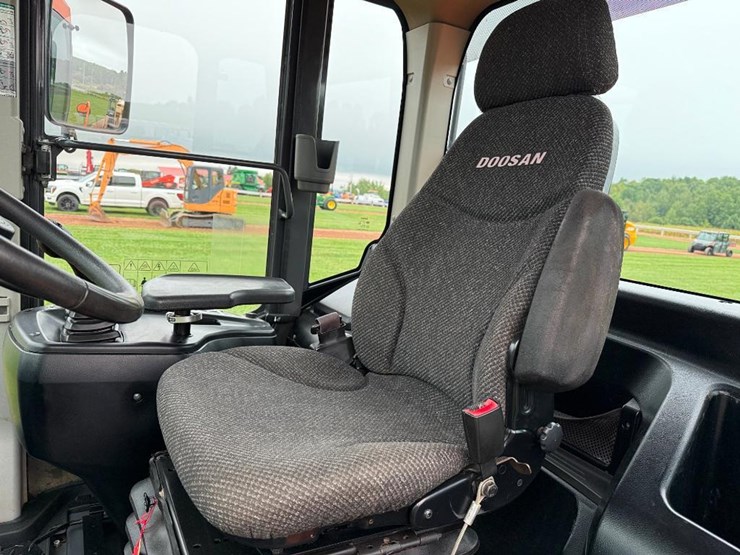 2017-doosan-dl250-5-image-48