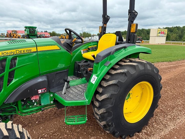john-deere-4044m-image-11