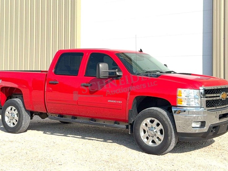 2013-chevrolet-2500hd-image-1