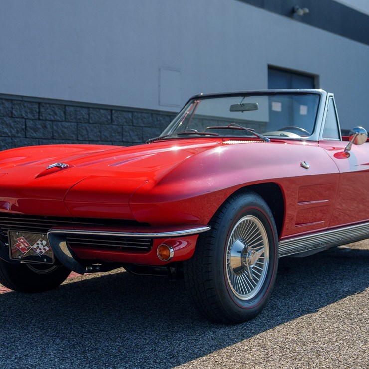 #1032 • 1964 CHEVROLET CORVETTE CONVERTIBLE