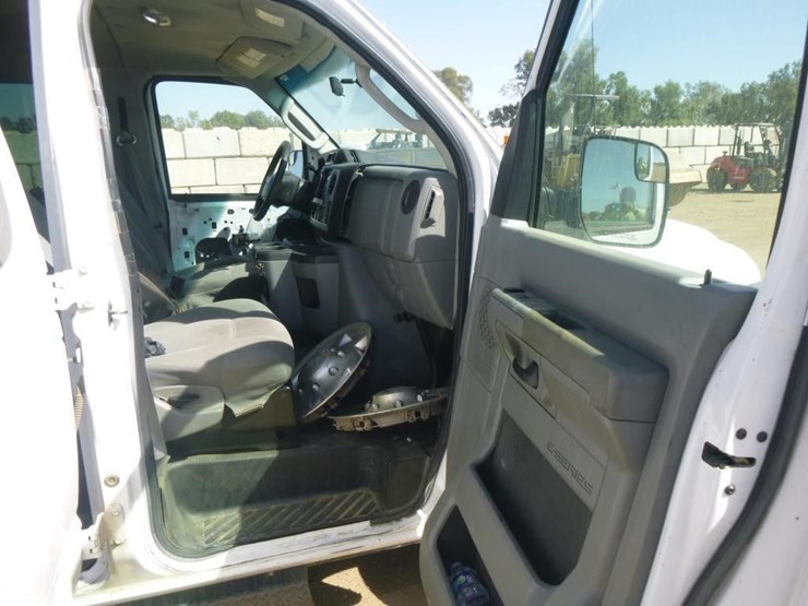 2012-ford-e350-image-16