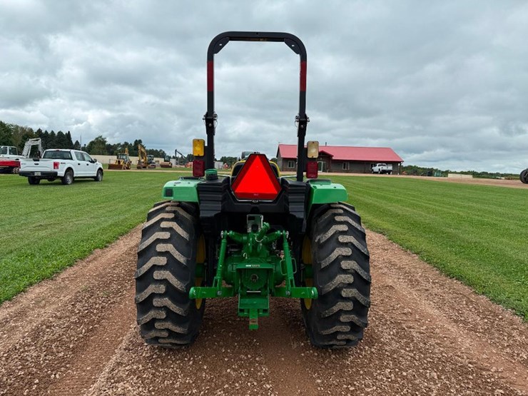 john-deere-4044m-image-5