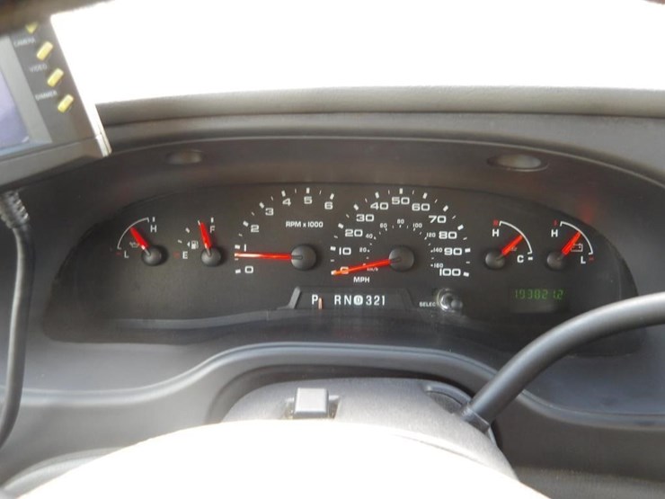 2005-ford-e350-image-15