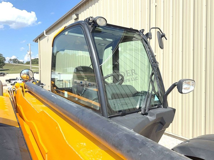 2019-jcb-540-140-image-23