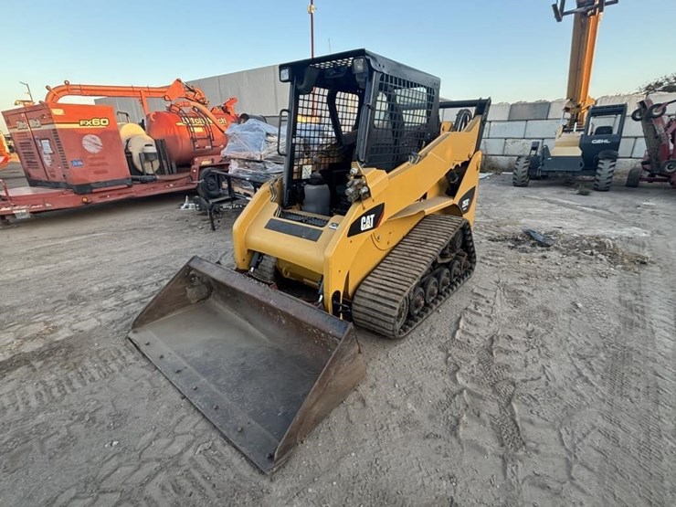 caterpillar-257b2-image-1