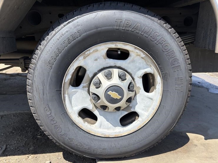 2013-chevrolet-2500-image-5