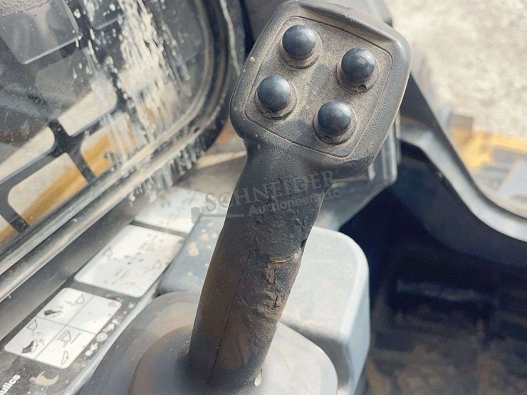 2020-deere-331g-image-34