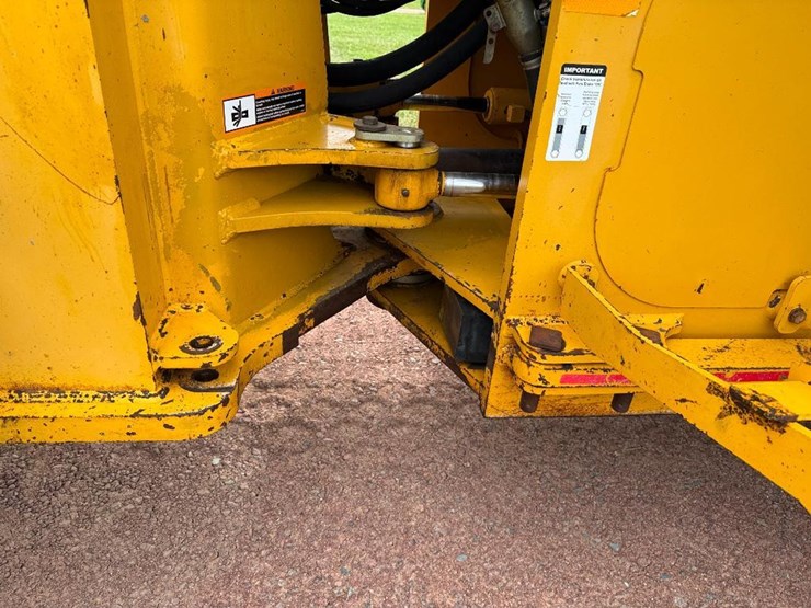 2005-deere-744j-image-23