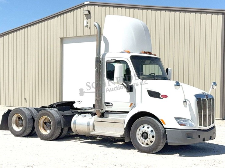 2018-peterbilt-579-image-1