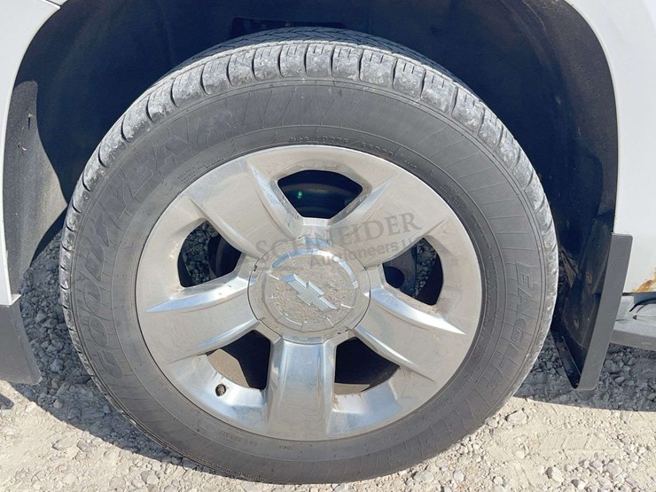 2016-chevrolet-tahoe-lt-image-50
