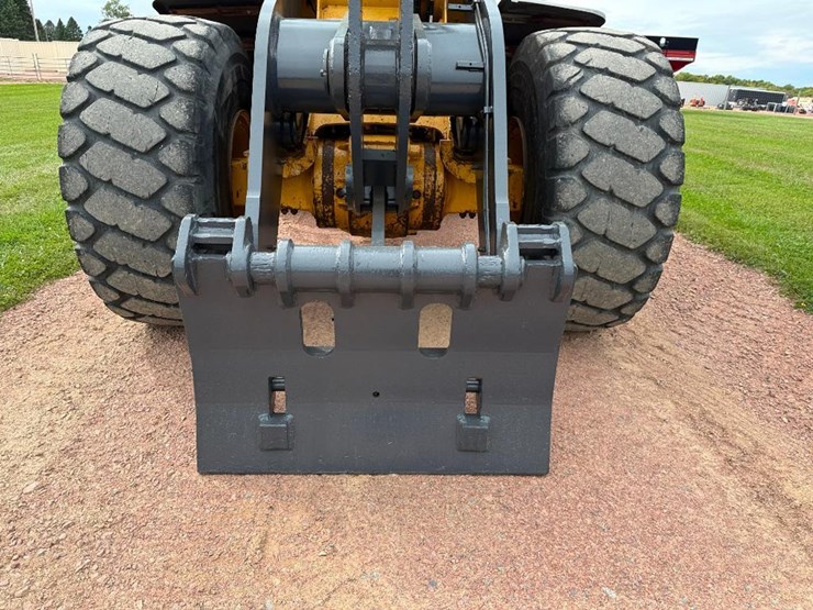 2005-deere-744j-image-27